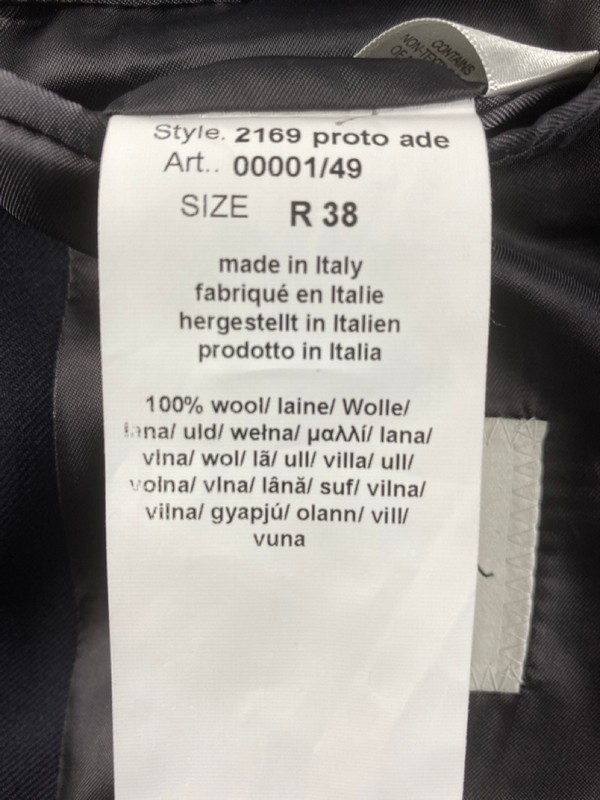 Lot 51  
            Nottingham Prem - Delivery Only 

                
PAUL SMITH MENS BUTTON JACKET.SIZE 38 MADE FROM 100% WOOL - Image 4