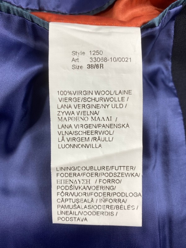 Lot 54  
            Nottingham Prem - Delivery Only 

                
PAUL SMITH MENS BUTTON JACKET.SIZE 38/6R MADE FROM 100% WOOL - Image 4