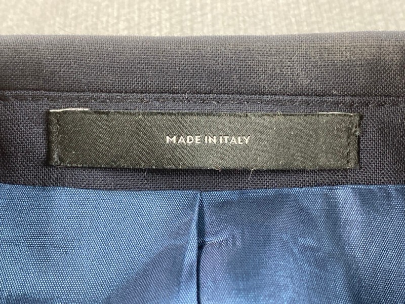 Lot 56  
            Nottingham Prem - Delivery Only 

                
PAUL SMITH MENS BUTTON JACKET.SIZE 40/50 - Image 3