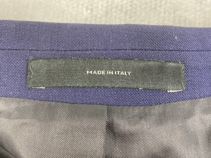 Lot 59  
            Nottingham Prem - Delivery Only 

                
PAUL SMITH MENS BUTTON JACKET.SIZE 38/32 MADE FROM 100% WOOL - Image 3