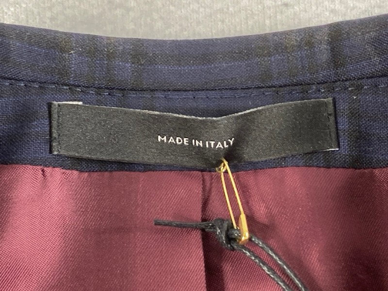 Lot 5  
            Nottingham Prem - Delivery Only 

                
PAUL SMITH MENS BUTTON JACKET.SIZE 36/46 MADE FROM 100% WOOL - Image 3