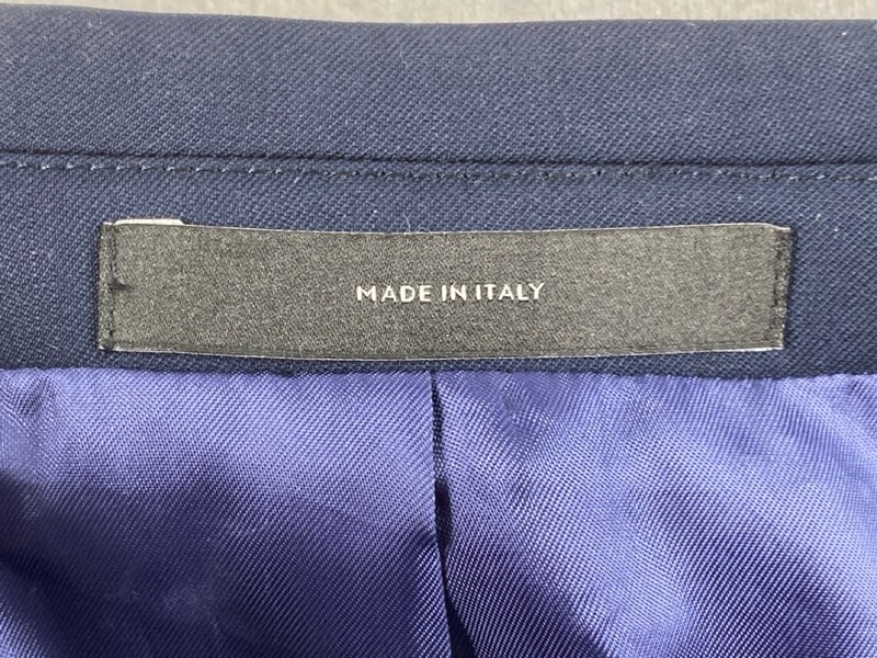 Lot 61  
            Nottingham Prem - Delivery Only 

                
PAUL SMITH MENS BUTTON JACKET.SIZE 40/6R MADE FROM 100% WOOL