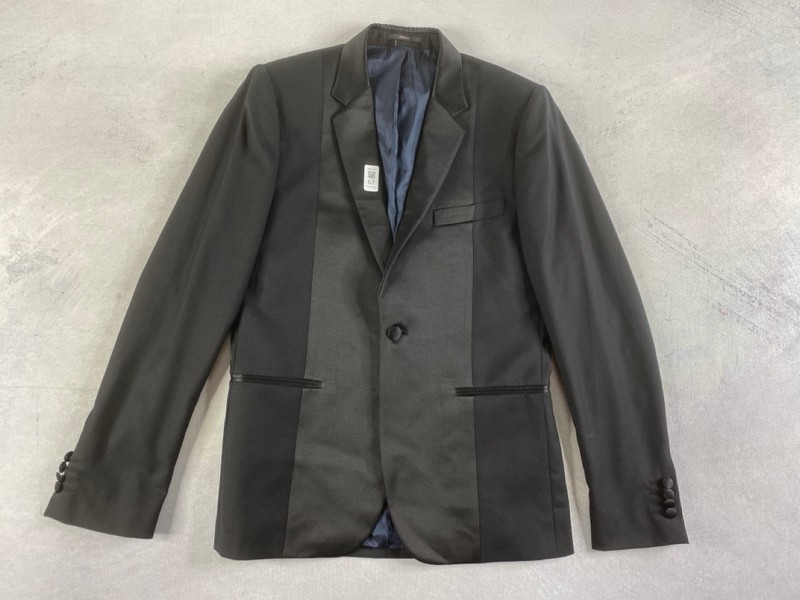 Lot 67  
            Nottingham Prem - Delivery Only 

                
PAUL SMITH MENS BUTTON JACKET.SIZE R38 MADE FROM 100% WOOL
