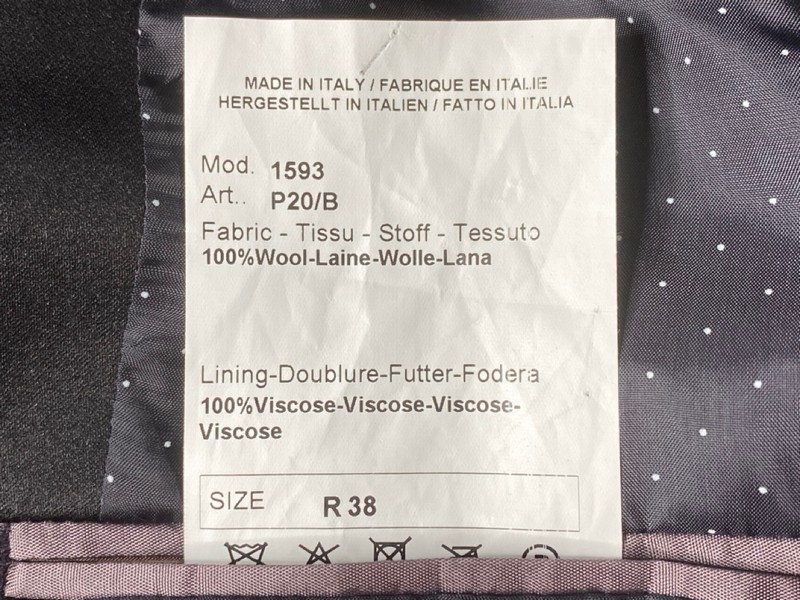 Lot 67  
            Nottingham Prem - Delivery Only 

                
PAUL SMITH MENS BUTTON JACKET.SIZE R38 MADE FROM 100% WOOL - Image 4