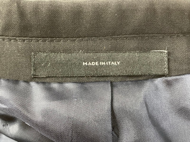 Lot 68  
            Nottingham Prem - Delivery Only 

                
PAUL SMITH MENS BUTTON JACKET.SIZE 38 - Image 3