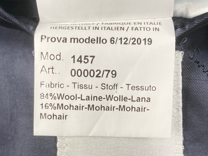 Lot 68  
            Nottingham Prem - Delivery Only 

                
PAUL SMITH MENS BUTTON JACKET.SIZE 38 - Image 4