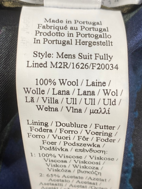 Lot 69  
            Nottingham Prem - Delivery Only 

                
PAUL SMITH MENS BUTTON JACKET.SIZE 38/48 MADE FROM 100% WOOL - Image 4