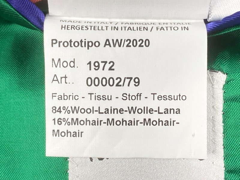 Lot 70  
            Nottingham Prem - Delivery Only 

                
PAUL SMITH MENS BUTTON JACKET.SIZE 38 - Image 4