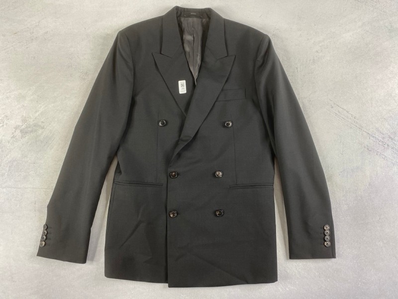 Lot 71  
            Nottingham Prem - Delivery Only 

                
PAUL SMITH MENS BUTTON JACKET.SIZE 38/6R MADE FROM 100% WOOL