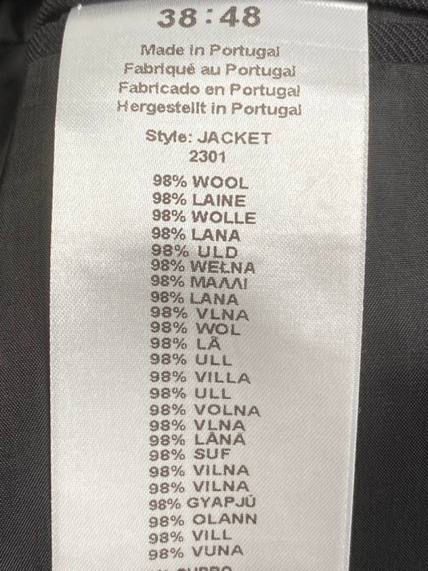 Lot 72  
            Nottingham Prem - Delivery Only 

                
PAUL SMITH MENS BUTTON JACKET.SIZE 38/48 - Image 4