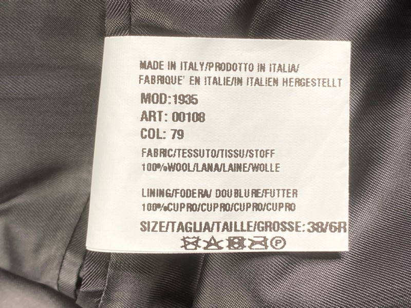 Lot 73  
            Nottingham Prem - Delivery Only 

                
PAUL SMITH MENS BUTTON JACKET.SIZE 38/6R MADE FROM 100% WOOL - Image 4