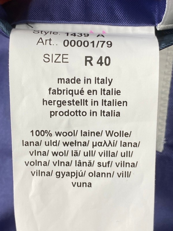 Lot 76  
            Nottingham Prem - Delivery Only 

                
PAUL SMITH MENS BUTTON JACKET.SIZE R40 MADE FROM 100% WOOL - Image 4
