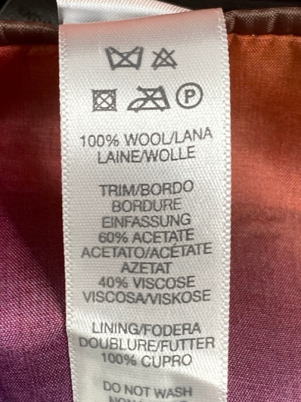 Lot 77  
            Nottingham Prem - Delivery Only 

                
PAUL SMITH MENS BUTTON JACKET.SIZE 40 MADE FROM 100% WOOL - Image 4