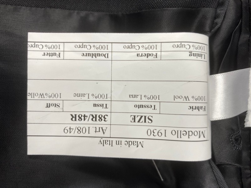 Lot 82  
            Nottingham Prem - Delivery Only 

                
PAUL SMITH MENS BUTTON JACKET.SIZE 38R/48R MADE FROM 100% WOOL - Image 4