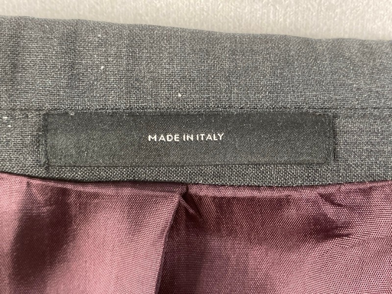 Lot 85  
            Nottingham Prem - Delivery Only 

                
PAUL SMITH MENS BUTTON JACKET.SIZE 44/54 - Image 3