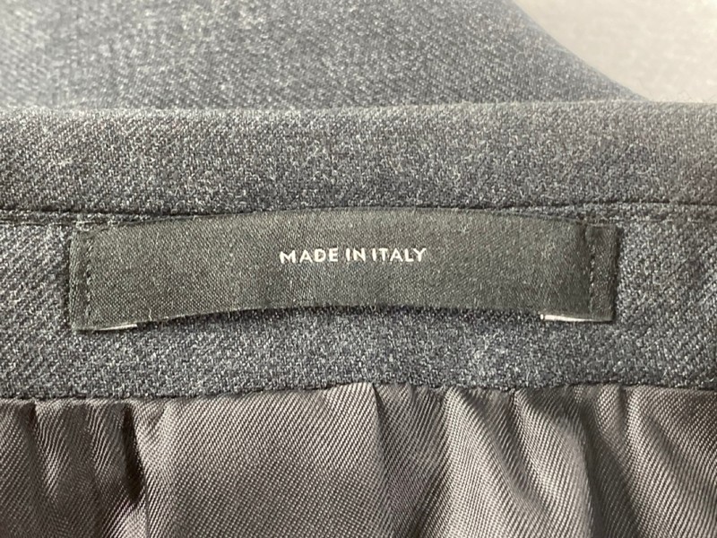 Lot 86  
            Nottingham Prem - Delivery Only 

                
PAUL SMITH MENS BUTTON JACKET.SIZE 40 MADE FROM 100% WOOL - Image 3