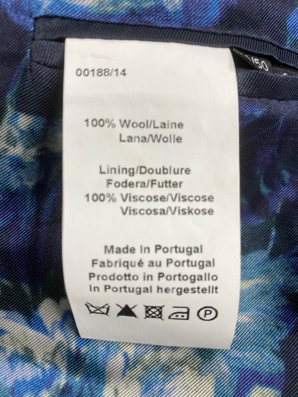 Lot 87  
            Nottingham Prem - Delivery Only 

                
PAUL SMITH MENS BUTTON JACKET.SIZE 40 MADE FROM 100% WOOL - Image 3