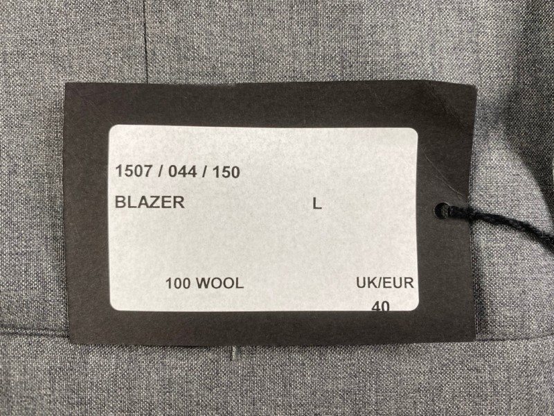 Lot 87  
            Nottingham Prem - Delivery Only 

                
PAUL SMITH MENS BUTTON JACKET.SIZE 40 MADE FROM 100% WOOL - Image 4