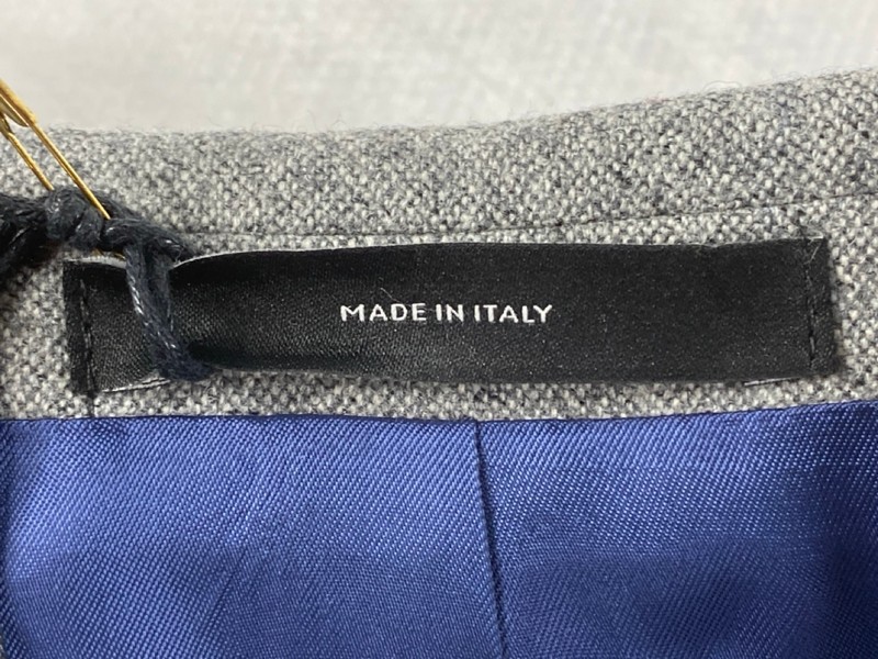 Lot 89  
            Nottingham Prem - Delivery Only 

                
PAUL SMITH MENS BUTTON JACKET.SIZE 40 - Image 3