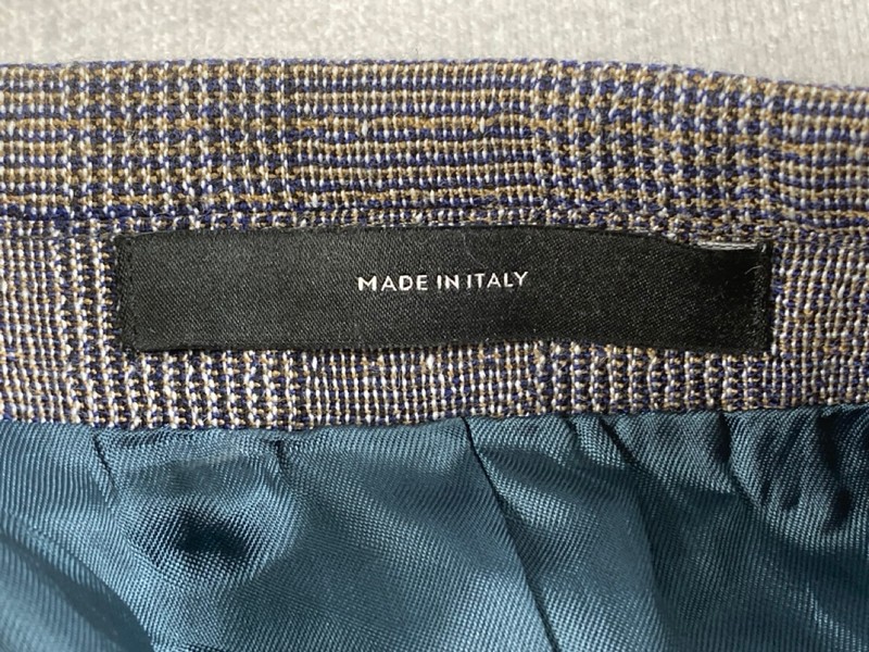 Lot 96  
            Nottingham Prem - Delivery Only 

                
PAUL SMITH MENS BUTTON JACKET.SIZE 36/46 - Image 3