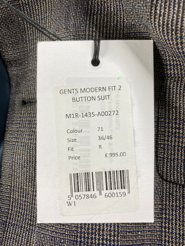 Lot 96  
            Nottingham Prem - Delivery Only 

                
PAUL SMITH MENS BUTTON JACKET.SIZE 36/46 - Image 4