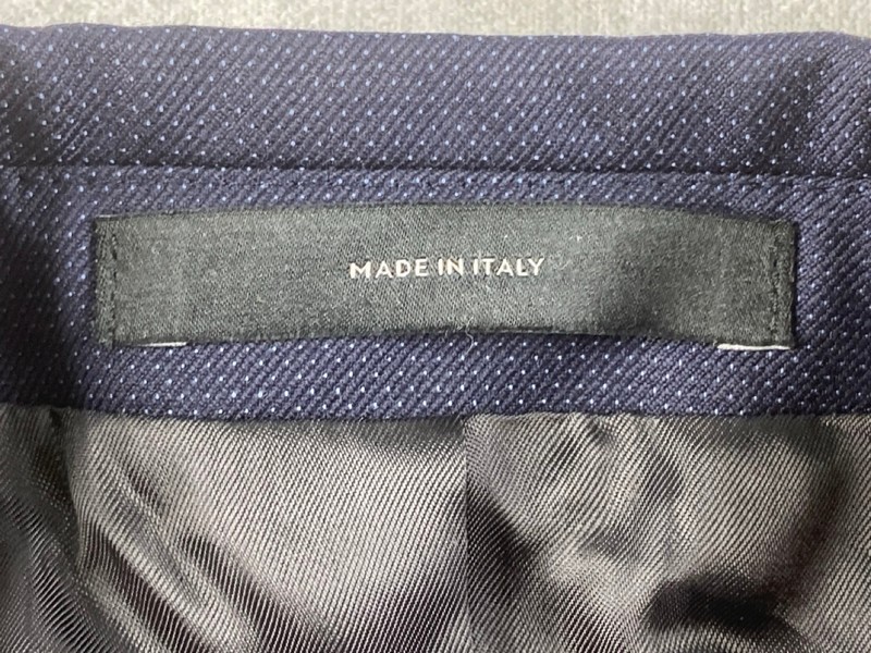 Lot 98  
            Nottingham Prem - Delivery Only 

                
PAUL SMITH MENS BUTTON JACKET.SIZE 36/6R - Image 3