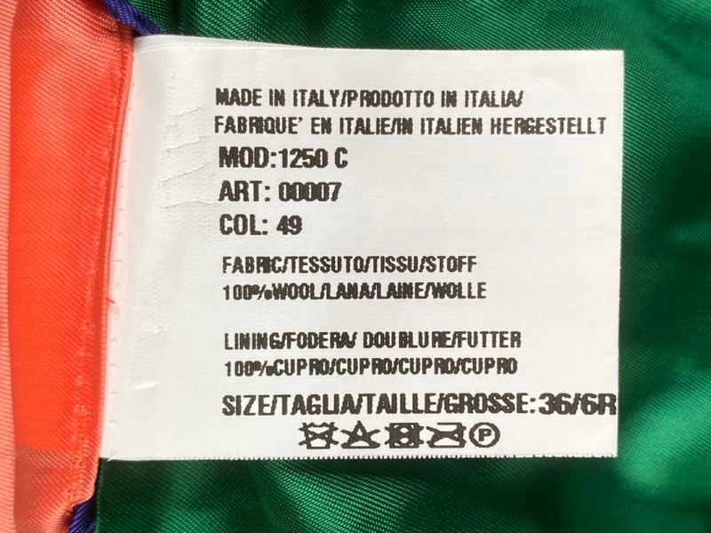 Lot 98  
            Nottingham Prem - Delivery Only 

                
PAUL SMITH MENS BUTTON JACKET.SIZE 36/6R - Image 4