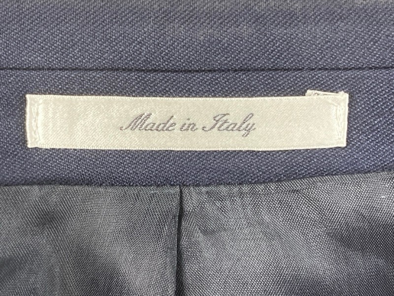 Lot 99  
            Nottingham Prem - Delivery Only 

                
PAUL SMITH MENS BUTTON JACKET.SIZE 36/46 - Image 3