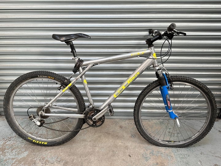 Lot 6  
            Nottingham Luxury Room - Collection Only 

                
GT Bike Mountain Bike - 20" (VAT ONLY PAYABLE ON BUYERS PREMIUM) 7