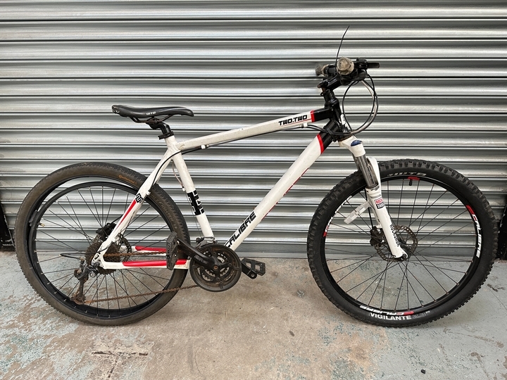 Lot 7  
            Nottingham Luxury Room - Collection Only 

                
Calibre Two.Two Mountain Bike - 20" (VAT ONLY PAYABLE ON BUYERS PREMIUM) 6
