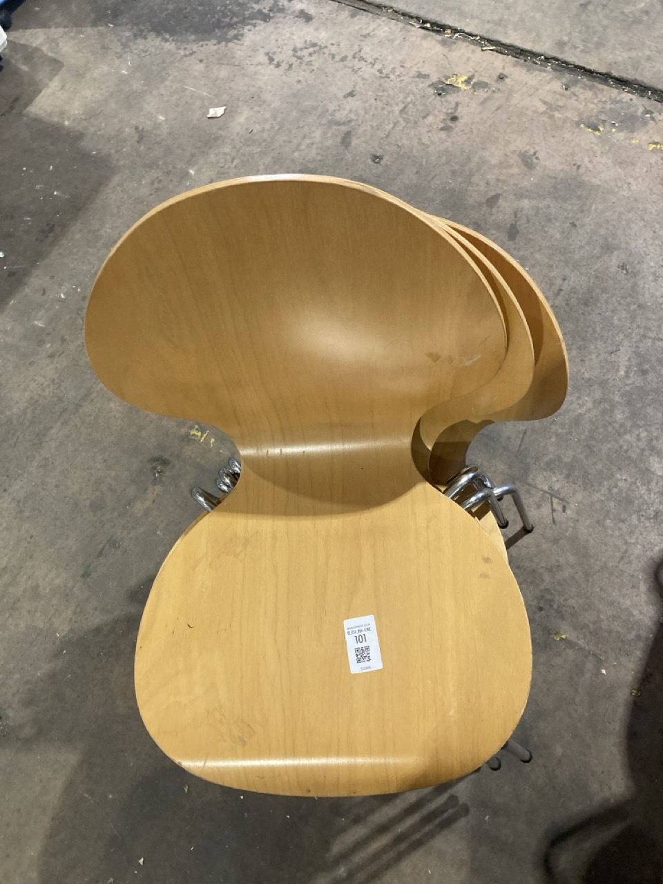 Lot 101  
            Birmingham - Collection Only 

                
3 X WOODEN CHAIRS