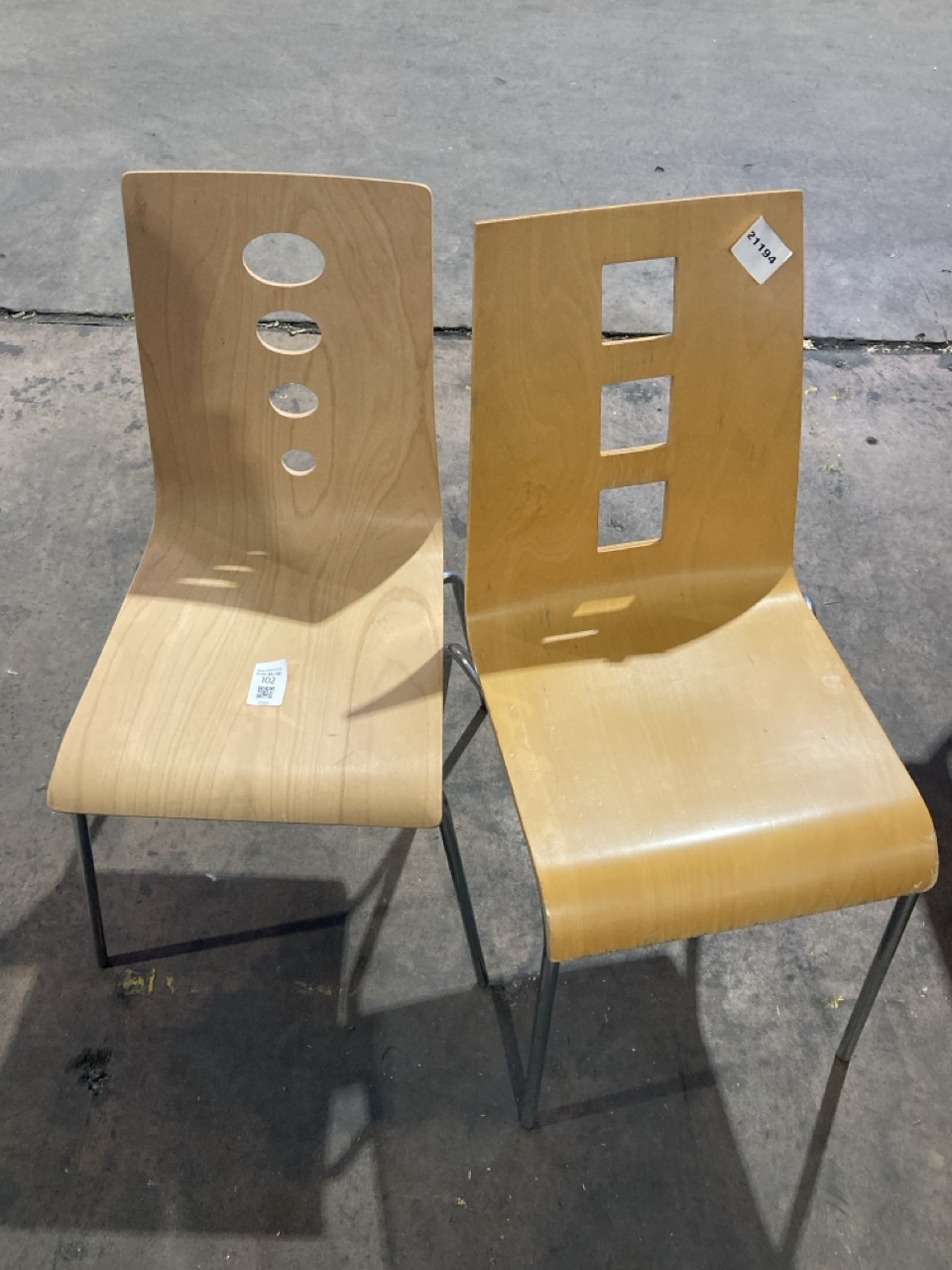 Lot 102  
            Birmingham - Collection Only 

                
2 X WOODEN CHAIRS