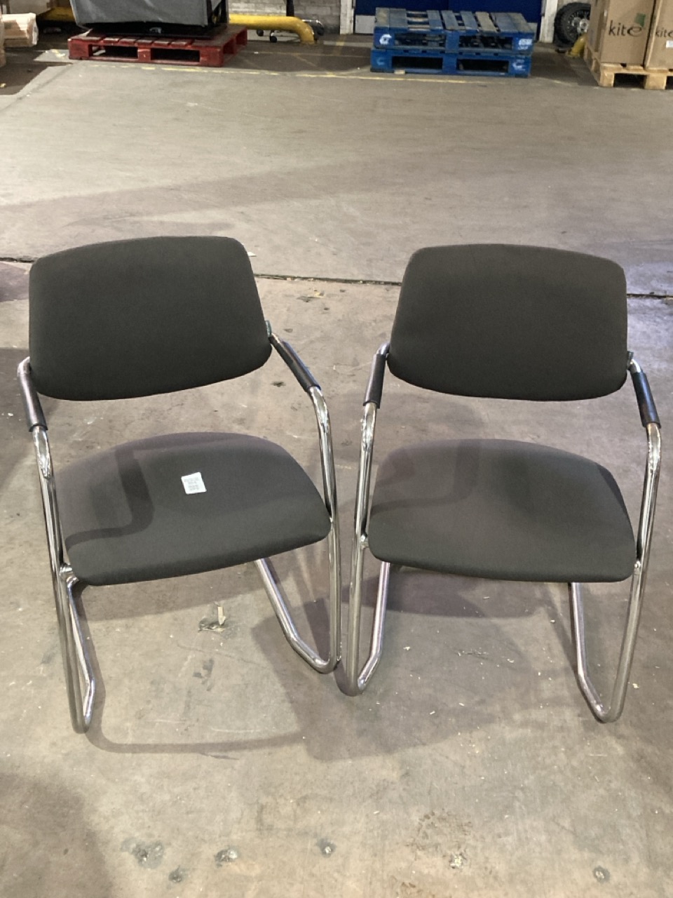 Lot 104  
            Birmingham - Collection Only 

                
2 X BLACK OFFICE CHAIRS