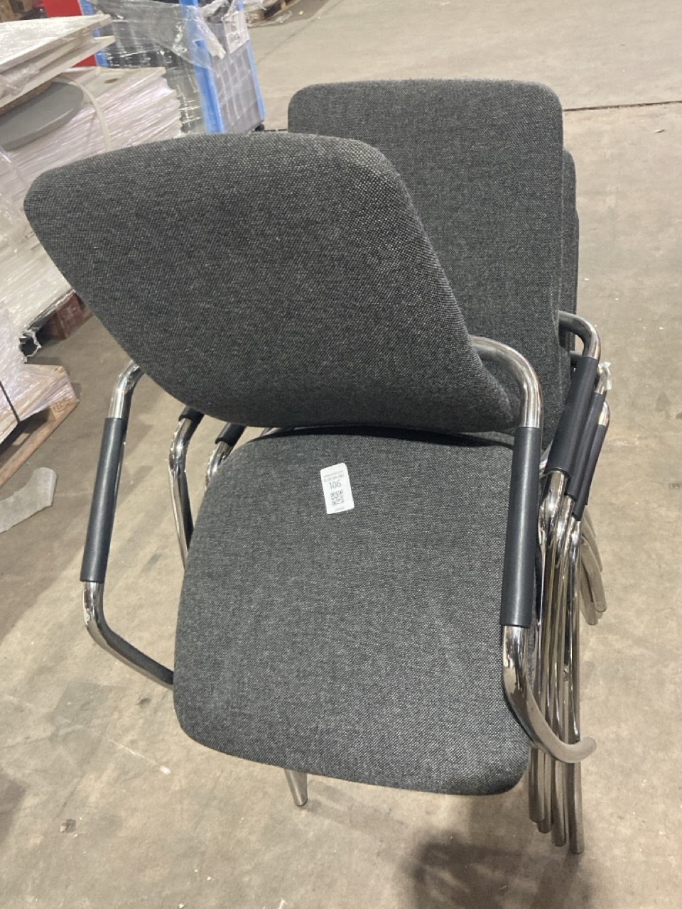 Lot 105  
            Birmingham - Collection Only 

                
4 X GREY OFFICE CHAIRS