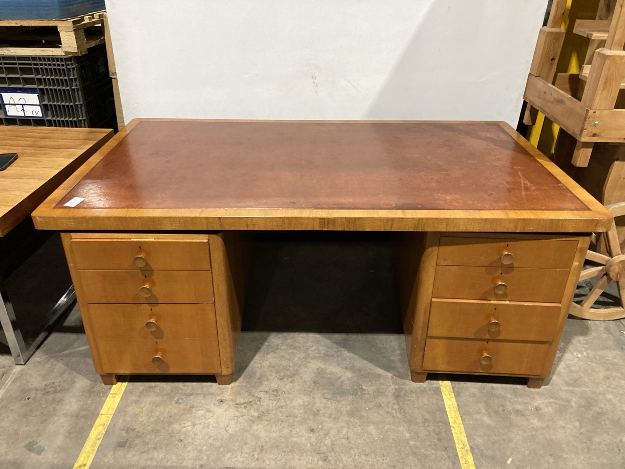 Lot 10  
            Birmingham - Collection Only 

                
ANTIQUE STYLE COMPUTER DESK