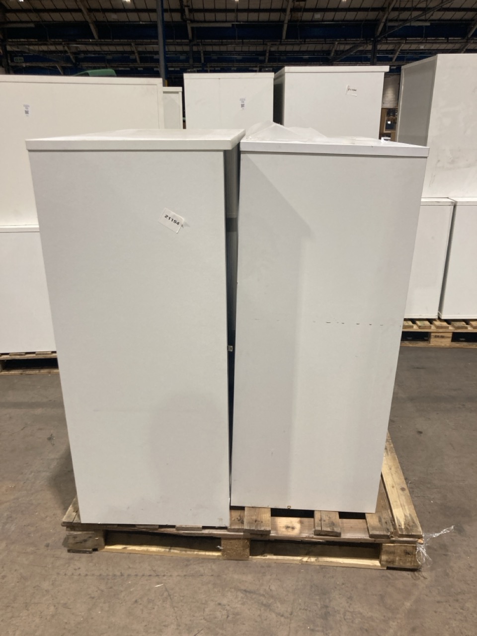 Lot 125  
            Birmingham - Collection Only 

                
2 X STORAGE CABINETS