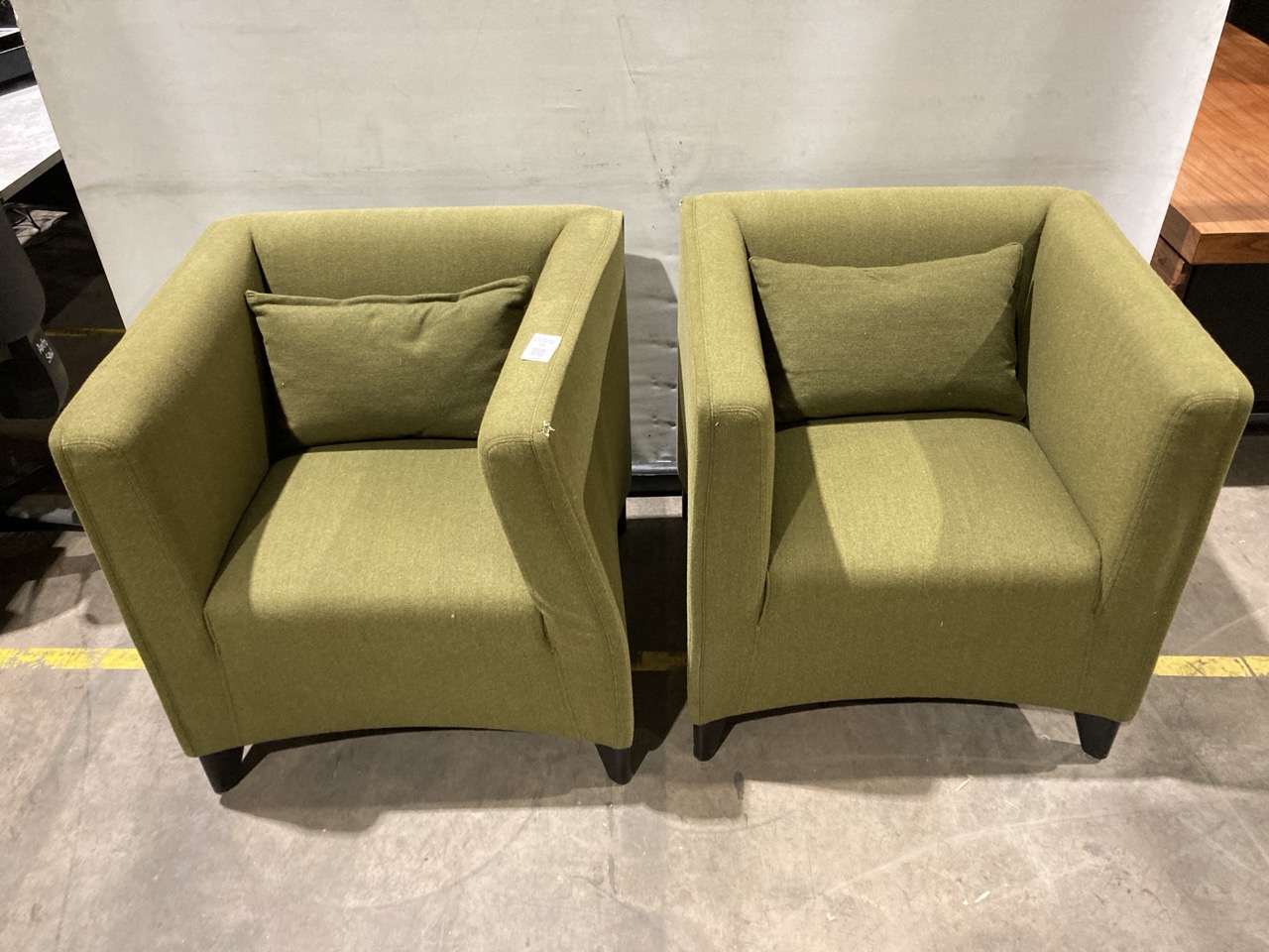 Lot 13  
            Birmingham - Collection Only 

                
2 X GREEN FABRIC ARMCHAIRS