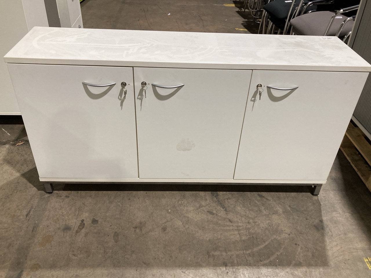 Lot 144  
            Birmingham - Collection Only 

                
2 X WHITE LOCKABLE STORAGE UNITS