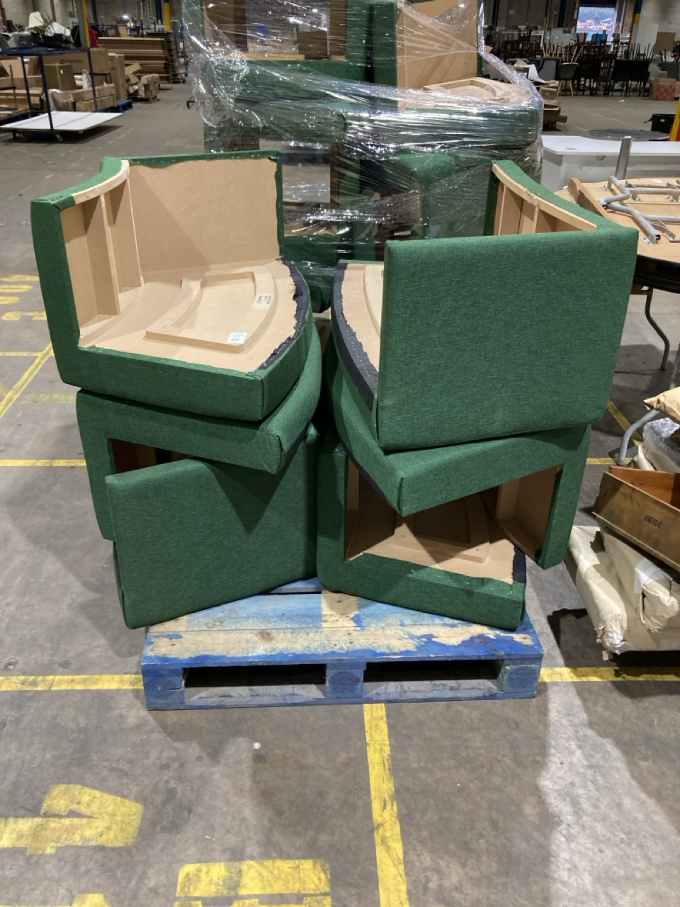 Lot 171  
            Birmingham - Collection Only 

                
ASSORTMENT OF GREEN CUSHIONS