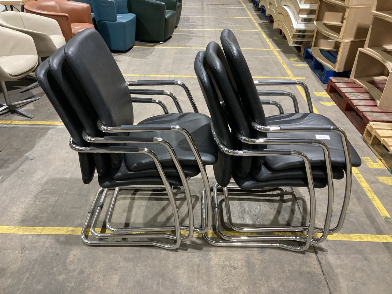 Lot 175  
            Birmingham - Collection Only 

                
6 X BLACK OFFICE CHAIRS