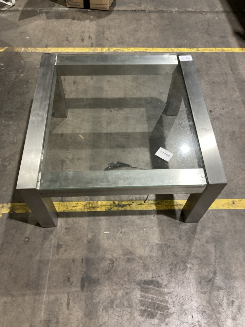Lot 17  
            Birmingham - Collection Only 

                
GLASS TOP COFFEE TABLE