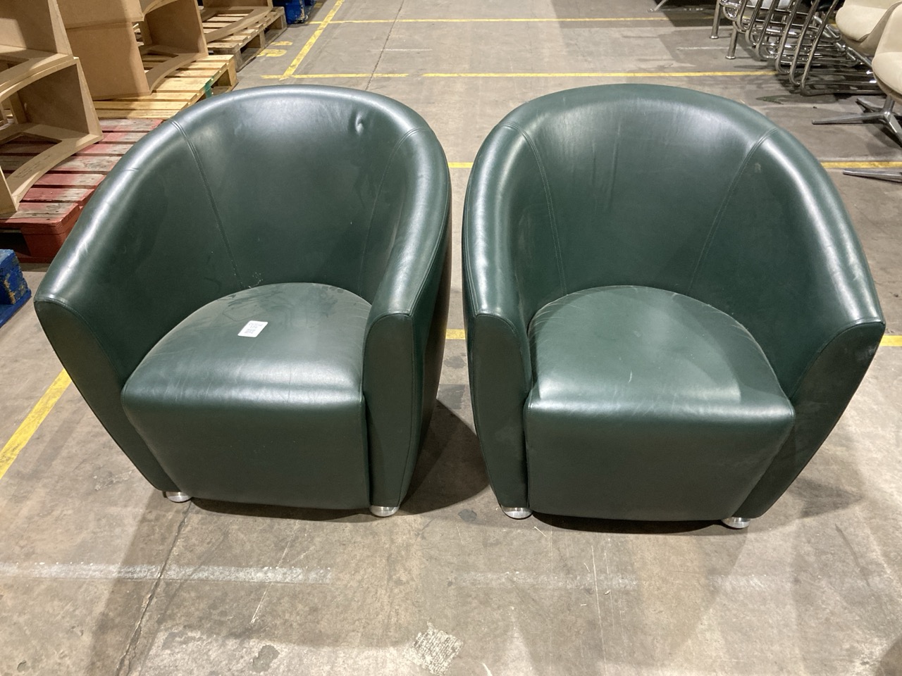 Lot 181  
            Birmingham - Collection Only 

                
2 X GREEN ARM CHAIRS