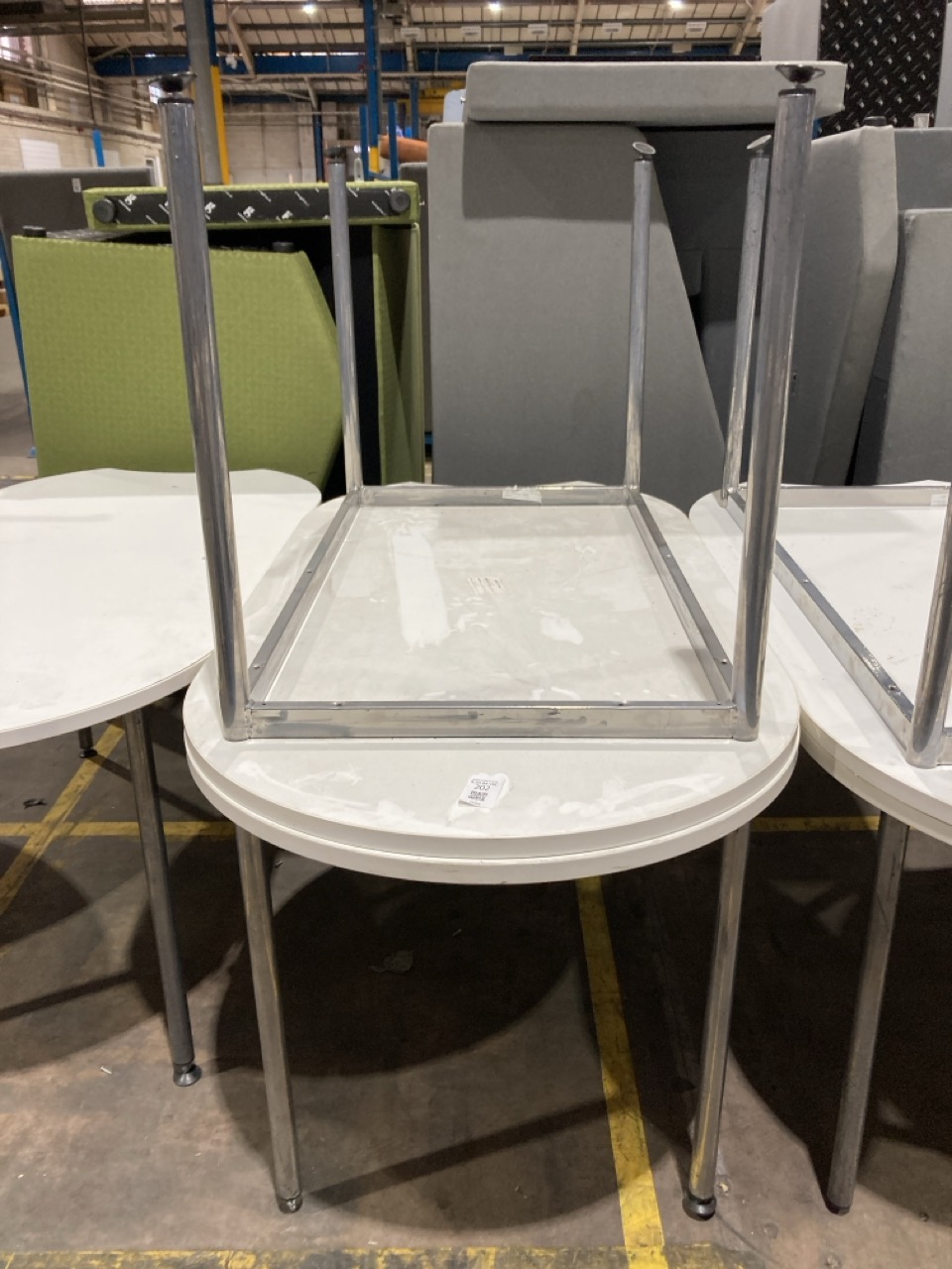 Lot 202  
            Birmingham - Collection Only 

                
2 X WHITE GENESYS DOC TABLES