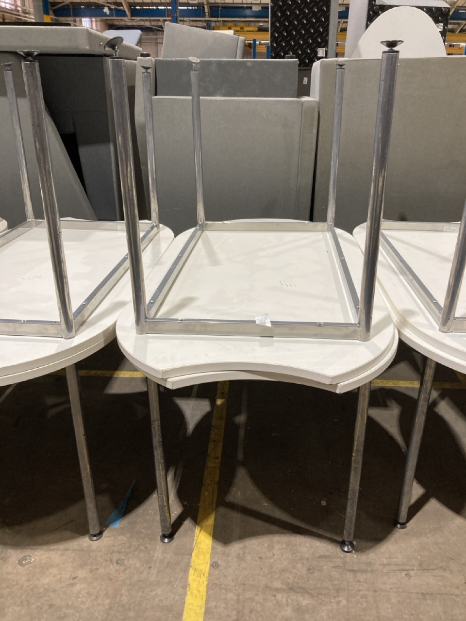 Lot 204  
            Birmingham - Collection Only 

                
2 X WHITE GENESYS DOC TABLES