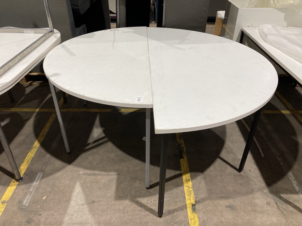 Lot 206  
            Birmingham - Collection Only 

                
2 X WHITE OVAL TABLES