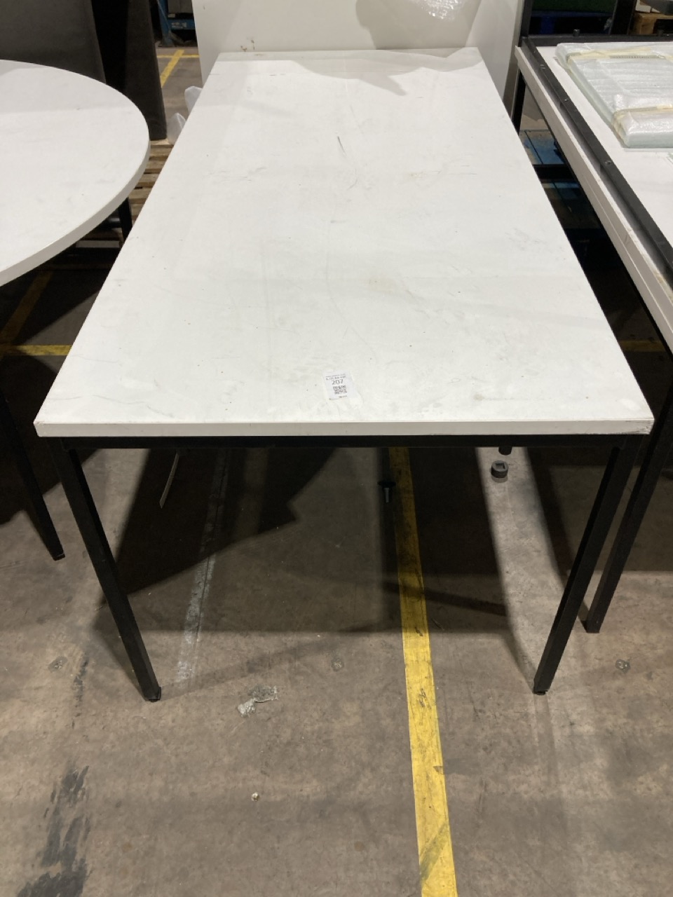 Lot 207  
            Birmingham - Collection Only 

                
WHITE RECTANGULAR TABLE