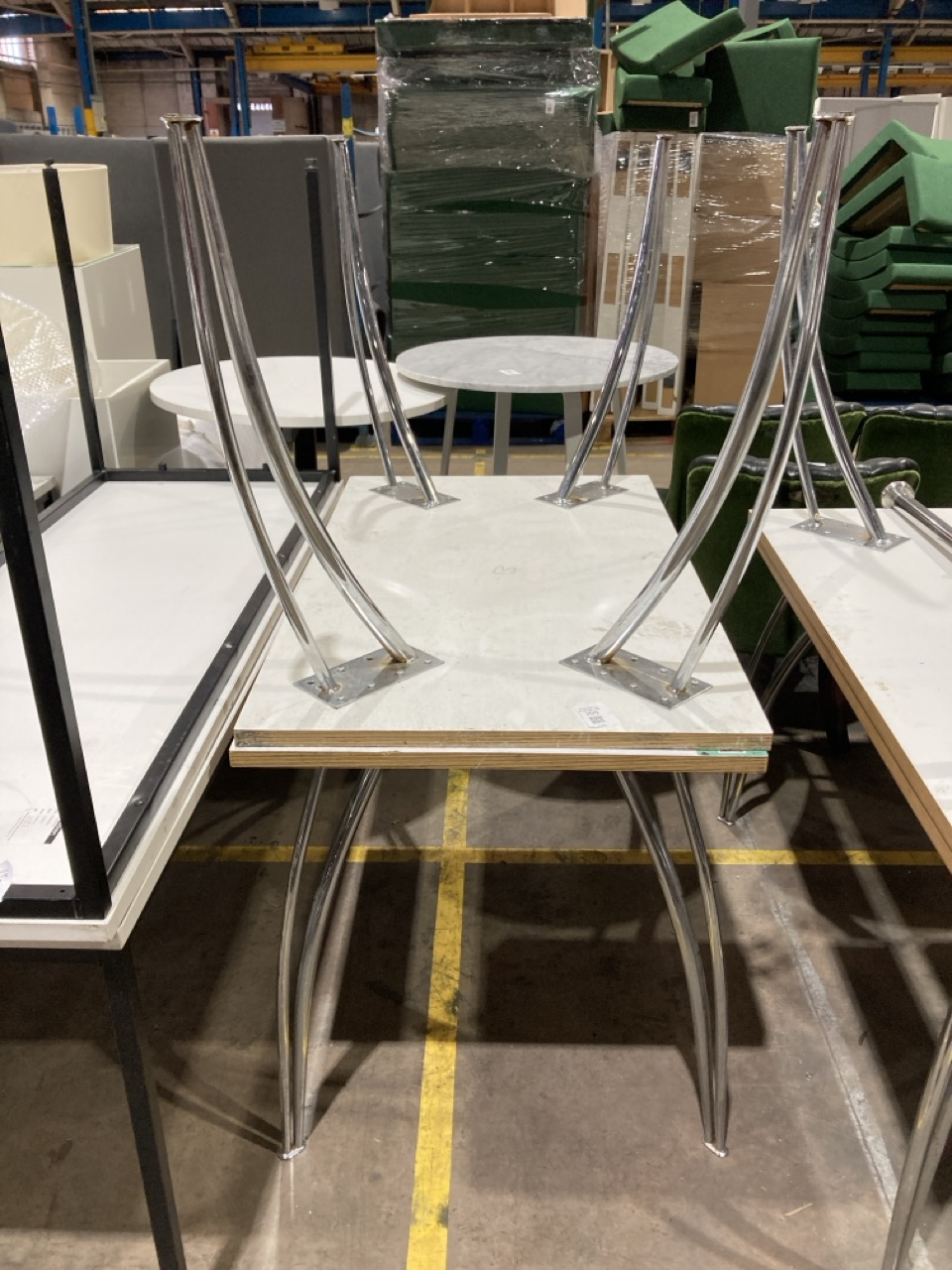Lot 209  
            Birmingham - Collection Only 

                
2 X WHITE TABLES
