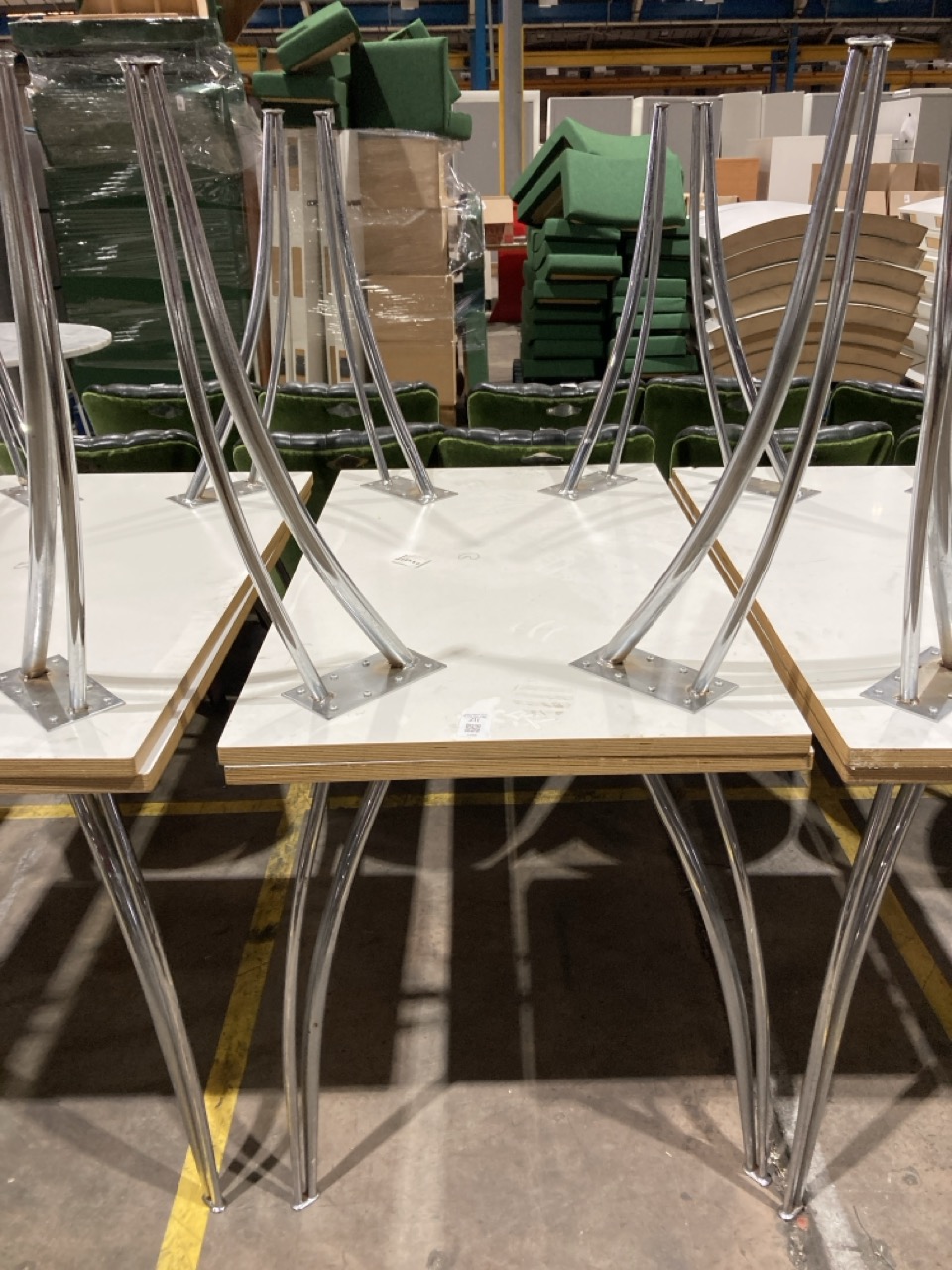 Lot 211  
            Birmingham - Collection Only 

                
2 X WHITE TABLES