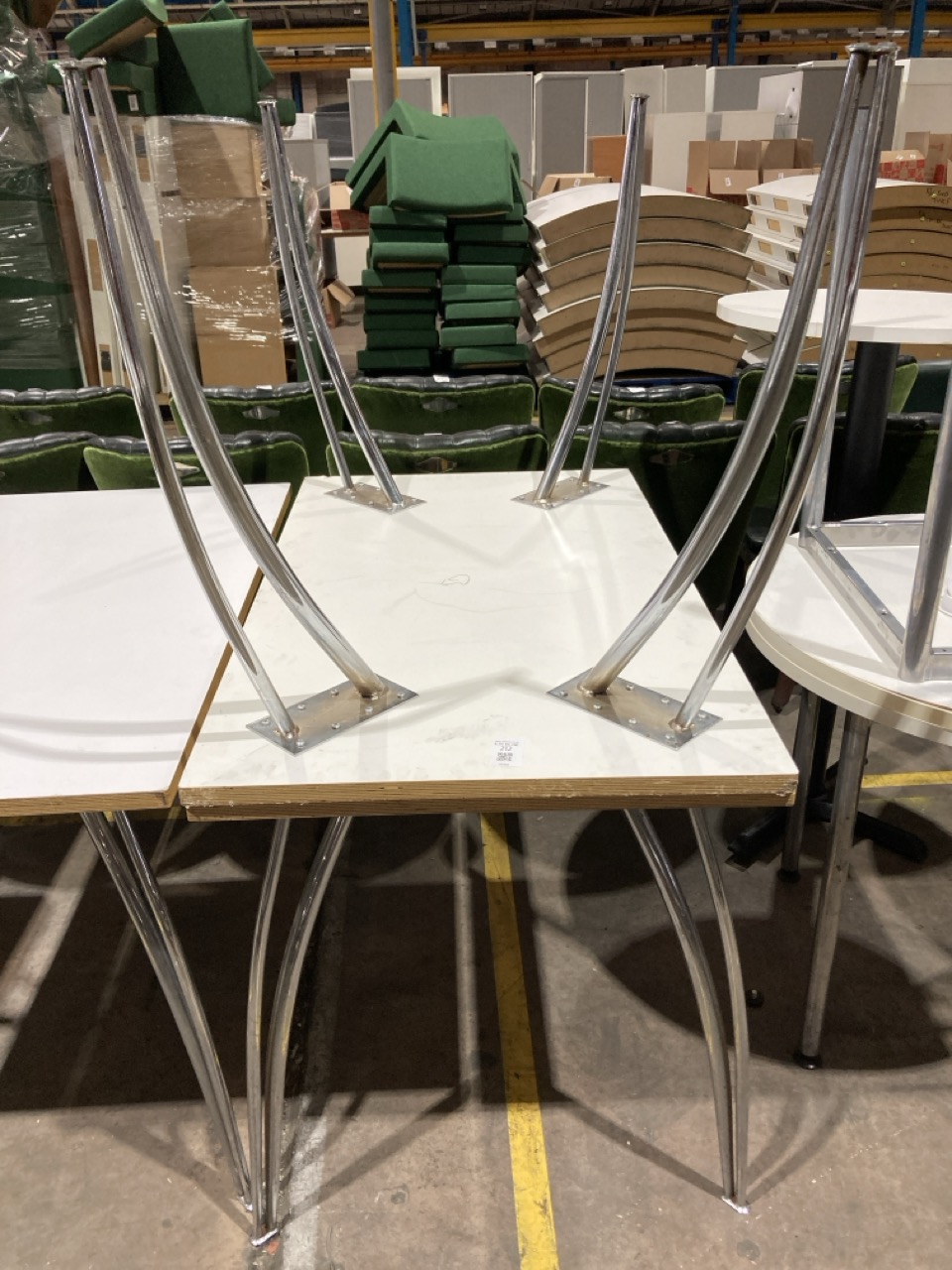 Lot 212  
            Birmingham - Collection Only 

                
2 X WHITE TABLES