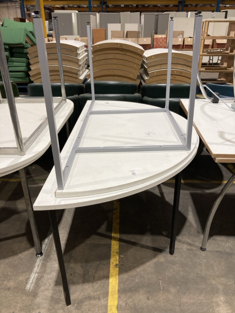 Lot 215  
            Birmingham - Collection Only 

                
2 X WHITE OVAL TABLES